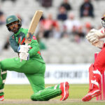 Leicestershire sneak home after Budinger injured in horror collision – وائٹلٹی بلاسٹ: لیسٹر شائر کی سنسنی خیز فتح، سول بوڈنگر کی انجری سے میچ میں تلخی